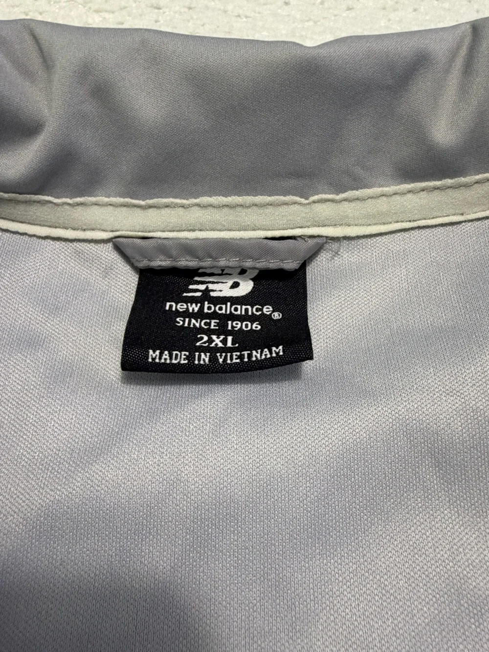 NWT New Balance Light Grey Lightweight Zip Jacket Size 2XL